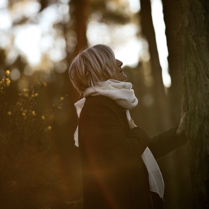 Lisa Palot en connexion intuitive dans la nature, médiumnité et communication animale