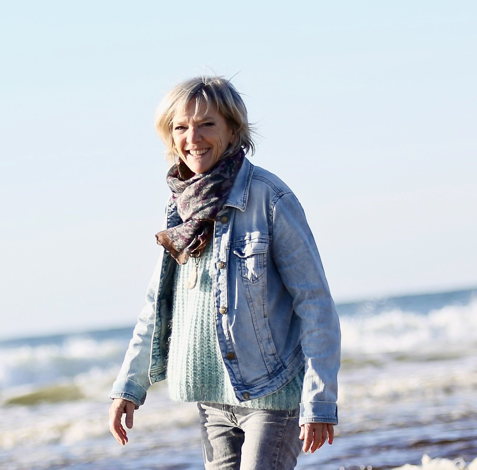 Médium et canalisation Lisa Palot en connexion à la nature, accompagnement énergétique et guidance intuitive